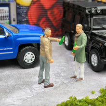 Load image into Gallery viewer, 1:64 Painted Figure Mini Model Miniature Resin Diorama Cheers Chat Drinking Man