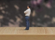 Load image into Gallery viewer, 1:64 Painted Figure Model Miniature Resin Diorama Sand White Shrit Man Standing