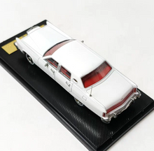 Load image into Gallery viewer, Sunstar 1:64 White 1979 Continental Town Classic Model Diecast Metal Car New Collection