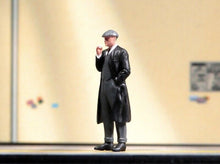 Load image into Gallery viewer, 1:64 Painted Unpainted Figure Model Miniature Resin Diorama Sand Man in Suit