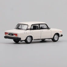 Load image into Gallery viewer, Perka 1:64 White 1970 LADA 2105 Classic Vintage Model Diecast Metal Car New Collection