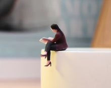 Load image into Gallery viewer, 1:64 Painted Figure Model Miniature Resin Diorama Toy Office Lady Business Woman
