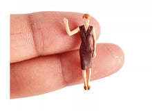 Load image into Gallery viewer, 1:64 Painted Figure Mini Model Miniature Resin Diorama Sand Couple Man Lady Toy New