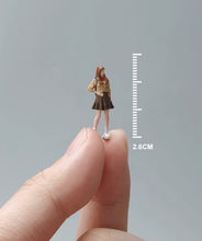 Load image into Gallery viewer, 1:64 Painted Figure Mini Model Miniature Resin Diorama Sand Girl In Brown Toy New