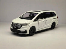Load image into Gallery viewer, Masdi 1:64 White Odyssey RC3 Mini Van MPV Sports Model Diecast Metal Car New Collection