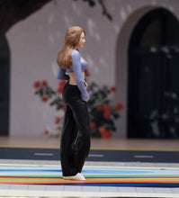 Load image into Gallery viewer, 1:24 Painted Figure Model Miniature Resin Diorama Fitness Lady Sporty Girl Woman