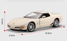 Load image into Gallery viewer, Maisto 1:24 White Corvette Z06 Coupe Racing Sports Model Diecast Metal Car New Collection