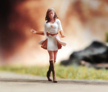 Load image into Gallery viewer, 1:64 Painted Unpainted Figure Model Miniature Resin Diorama Sand Walking Lady