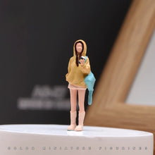 Load image into Gallery viewer, 1:24 Painted Figure Model Miniature Resin Diorama Sand Pretty Girl Yellow Hoodie