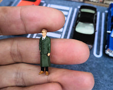 Load image into Gallery viewer, 1:64 Painted Figure Mini Model Miniature Resin Diorama Wind Coat Lady Man Couple