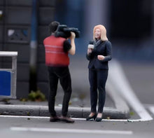 Load image into Gallery viewer, 1:64 Painted Figure Model Miniature Resin Diorama street interview Host Camera