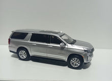 Load image into Gallery viewer, Masdi 1:64 Silver Suburban Full Size SUV Sports Model Diecast Metal Car New Collection