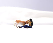 Load image into Gallery viewer, 1:64 Painted Unpainted Figure Model Miniature Resin Diorama Sand Girl Pet a Dog New
