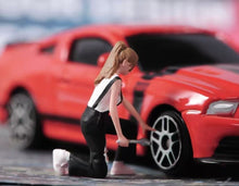 Load image into Gallery viewer, 1:64 Painted Figure Model Miniature Resin Diorama Sand Repair Car Worker Lady