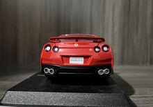 Load image into Gallery viewer, Bburago 1:24 Red JDM 2017 GTR R35 Racing Sports Model Diecast Metal Car New Collection