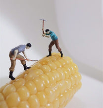 Load image into Gallery viewer, 1:64 Painted Figure Model Miniature Resin Diorama Sand Toy Miner Worker Rockman