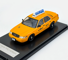 Load image into Gallery viewer, Rollin 1:64 Yellow CV CROWN VICTORIA New York Taxi Model Diecast Metal Car New Collection