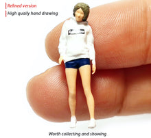 Load image into Gallery viewer, 1:64 Painted Figure Mini Model Miniature Resin Diorama Sand Skate Board Couple