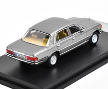 Load image into Gallery viewer, Maxwell 1:64 Benz 450SEL W116 Sedan Classic Sport Model Diecast Metal Car New Collection