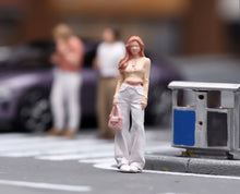 Load image into Gallery viewer, 1:64 Painted Figure Model Miniature Resin Casual Beauty Trendy Lady Holding Bag