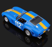 Load image into Gallery viewer, Bburago 1:24 250 GTO Classic Racing Sports Model Toy Diecast Metal Car BN
