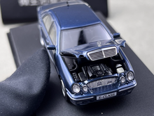 Load image into Gallery viewer, Maxwell 1:64 Blue E320 W210 Classic Sedan Sports Model Diecast Metal Car New Collection