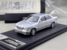 Load image into Gallery viewer, Maxwell 1:64 Silver E320 W210 Classic Sedan Sports Model Diecast Metal Car New Collection
