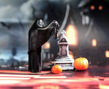 Load image into Gallery viewer, 1:64 Painted Figure Model Miniature Resin Diorama Sand Halloween Ghost Pumking