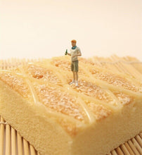 Load image into Gallery viewer, 1:64 Painted Figure Model Miniature Resin Diorama Sand BBQ Outdoor Picnic Party