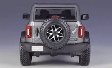 Load image into Gallery viewer, Maisto 1:24 2021 Grey FORD Bronco Badlands SUV Sports Model Diecast Metal Car BN