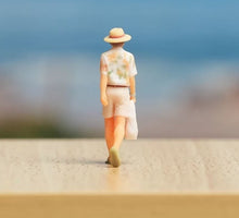 Load image into Gallery viewer, 1:64 Painted Figure Model Miniature Resin Diorama Sand Blossom Shirt Man Hat