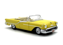 Load image into Gallery viewer, 1:87 1957 Oldsmobile Convertible Classic Vintage Model Diecast Metal Car New