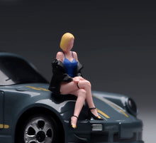 Load image into Gallery viewer, 1:64 Painted Figure Model Miniature Resin Diorama Sand Blond Sexy Lady Beauty
