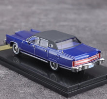Load image into Gallery viewer, Sunstar 1:64 Blue 1979 Lincoln Continental Town Model Diecast Metal Car New Collection