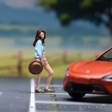 Load image into Gallery viewer, 1:24 Painted Figure Model Miniature Resin Diorama Sand Brown Hair Girl Hat