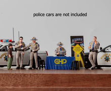 Load image into Gallery viewer, 1:64 Painted Figure Model Miniature Resin Diorama Policeman Police Officers Set