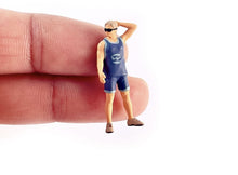 Load image into Gallery viewer, 1:64 Painted Figure Mini Model Miniature Resin Diorama Sand Police Questioning New