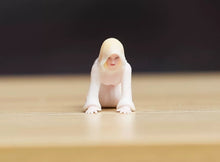 Load image into Gallery viewer, 1:24 Painted Figure Model Miniature Resin Diorama Sand Creeping ghost Woman