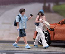 Load image into Gallery viewer, 1:64 Painted Figure Model Miniature Resin Diorama Toy Sand Walking Couple Lovers
