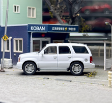 Load image into Gallery viewer, Masdi 1:64 White 2005 Escalade Full Size SUV Sport Model Diecast Metal Car BN