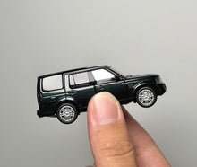 Load image into Gallery viewer, WHELART 1:64 2014 Green Discovery 4 ORV SUV Model Diecast Metal Car New Collection