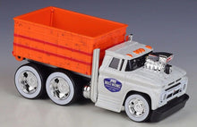 Load image into Gallery viewer, Maisto 1:64 1966 C60 Grain Delivery Truck Model Toy Metal Diecast Car New