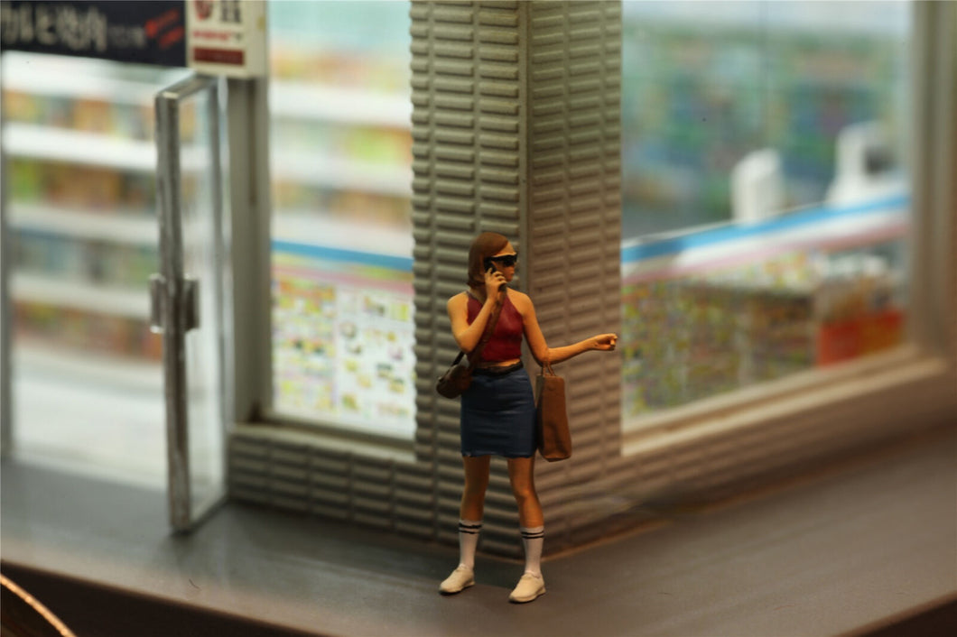 1:64 Painted Figure Mini Model Miniature Resin Diorama Sand Shopping Girl Woman