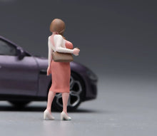 Load image into Gallery viewer, 1:64 Painted Figure Model Miniature Resin Diorama Sand Beauty With Mask Coffee