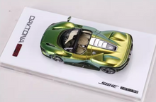 Load image into Gallery viewer, SUHE 1:64 Green SP3 Daytona Convertible Sports Model Diecast Resin Car New Collection