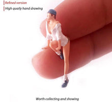 Load image into Gallery viewer, 1:64 Painted Figure Mini Model Miniature Resin Diorama Cameraman Model Shooting