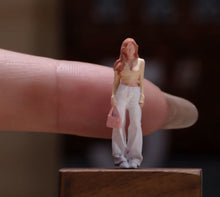Load image into Gallery viewer, 1:64 Painted Figure Model Miniature Resin Casual Beauty Trendy Lady Holding Bag