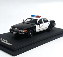 Load image into Gallery viewer, GOC 1:64 HEC LAPD Crown Victoria CV Police 518 Model Diecast Metal Car New Collection