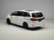 Load image into Gallery viewer, Masdi 1:64 White Odyssey RC3 Mini Van MPV Sports Model Diecast Metal Car New Collection
