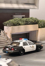 Load image into Gallery viewer, GOC 1:64 HEC LAPD Crown Victoria CV Police 518 Model Diecast Metal Car New Collection